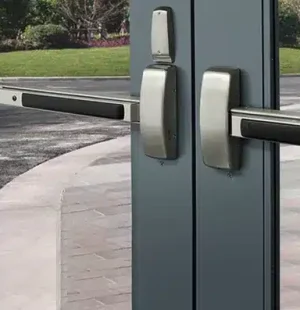 Commercial locksmith